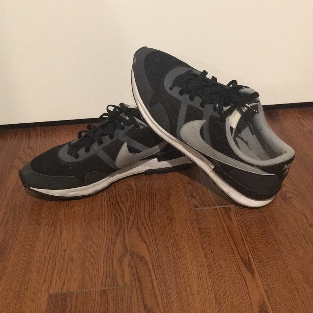 Black Nike’s